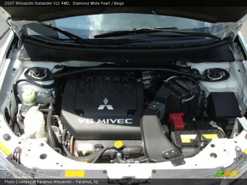 Diamond White Pearl / Beige 2007 Mitsubishi Outlander XLS 4WD