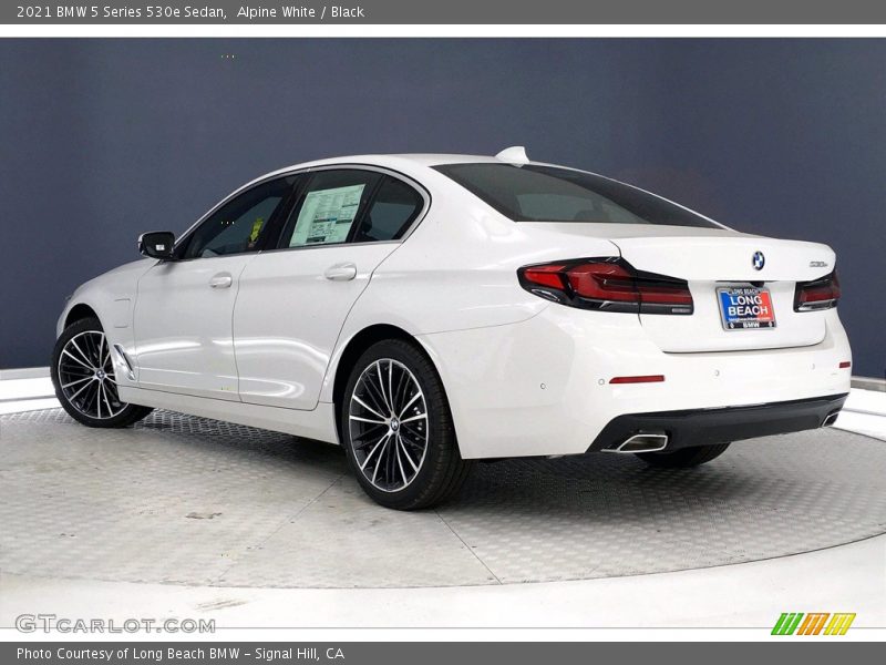 Alpine White / Black 2021 BMW 5 Series 530e Sedan