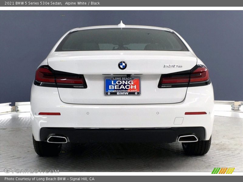 Alpine White / Black 2021 BMW 5 Series 530e Sedan