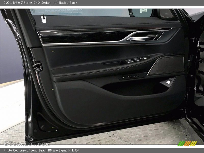 Door Panel of 2021 7 Series 740i Sedan