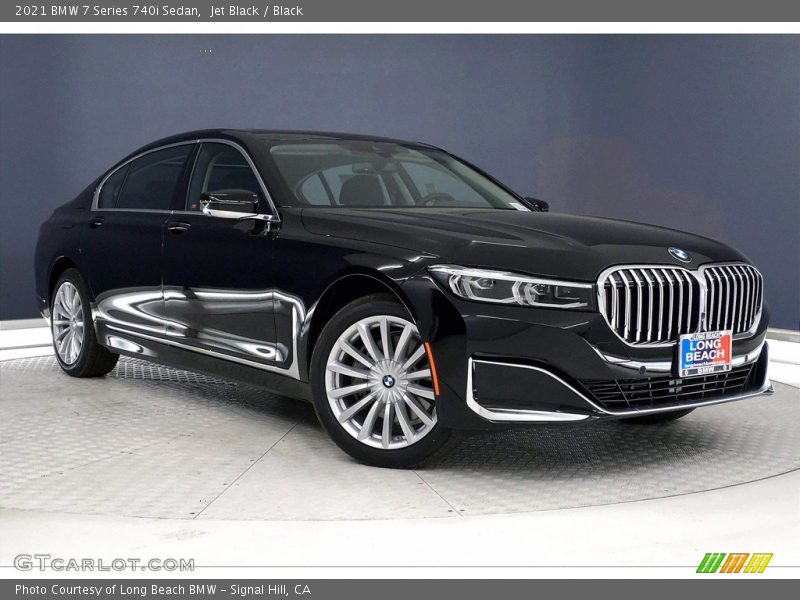 Front 3/4 View of 2021 7 Series 740i Sedan