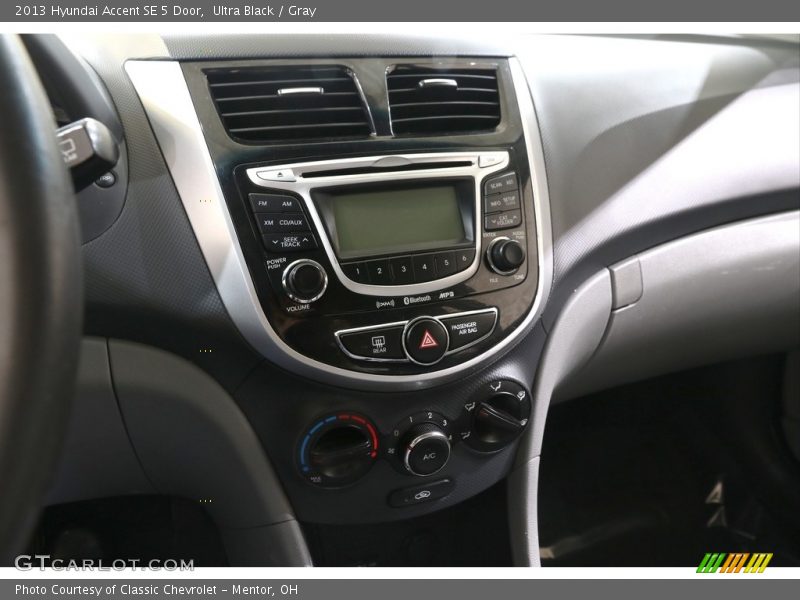 Ultra Black / Gray 2013 Hyundai Accent SE 5 Door