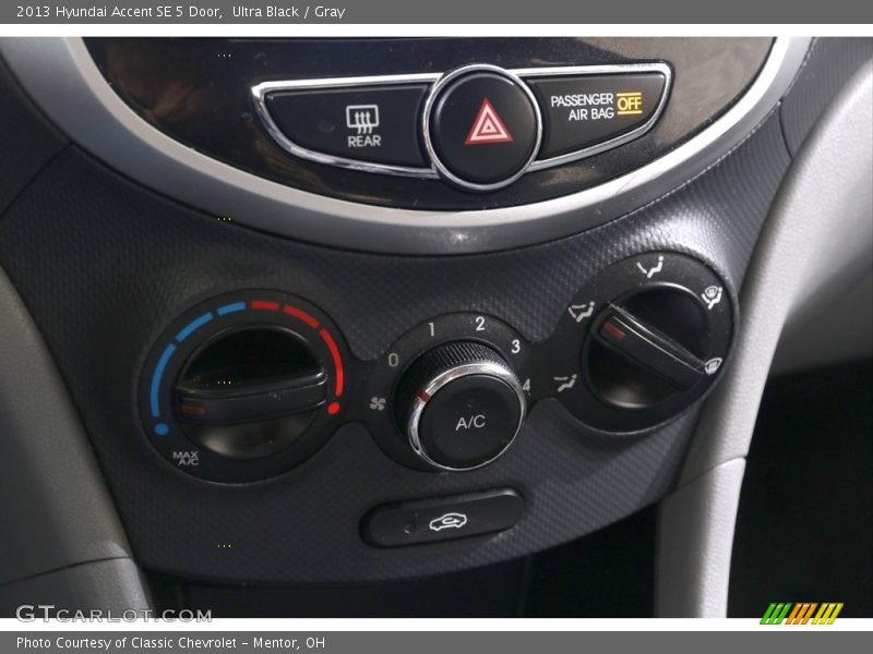 Ultra Black / Gray 2013 Hyundai Accent SE 5 Door
