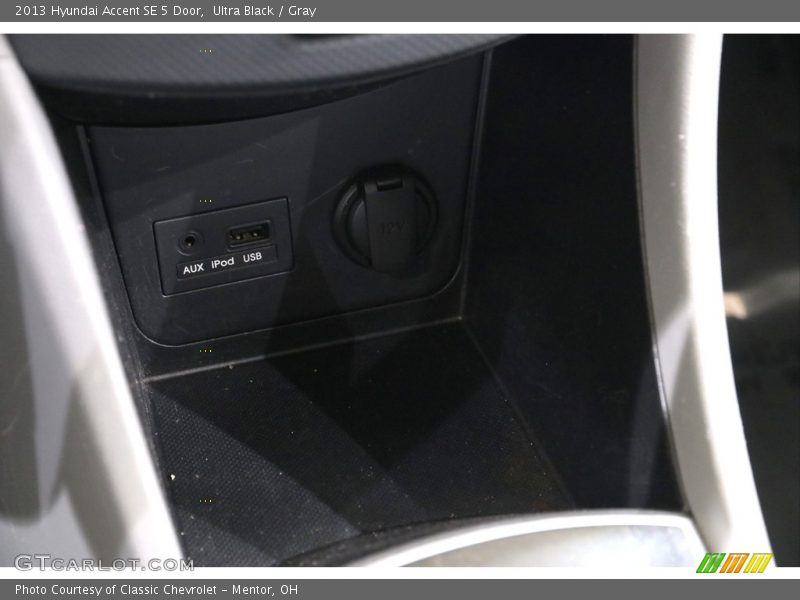 Ultra Black / Gray 2013 Hyundai Accent SE 5 Door