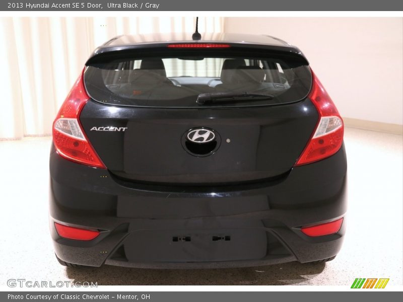 Ultra Black / Gray 2013 Hyundai Accent SE 5 Door