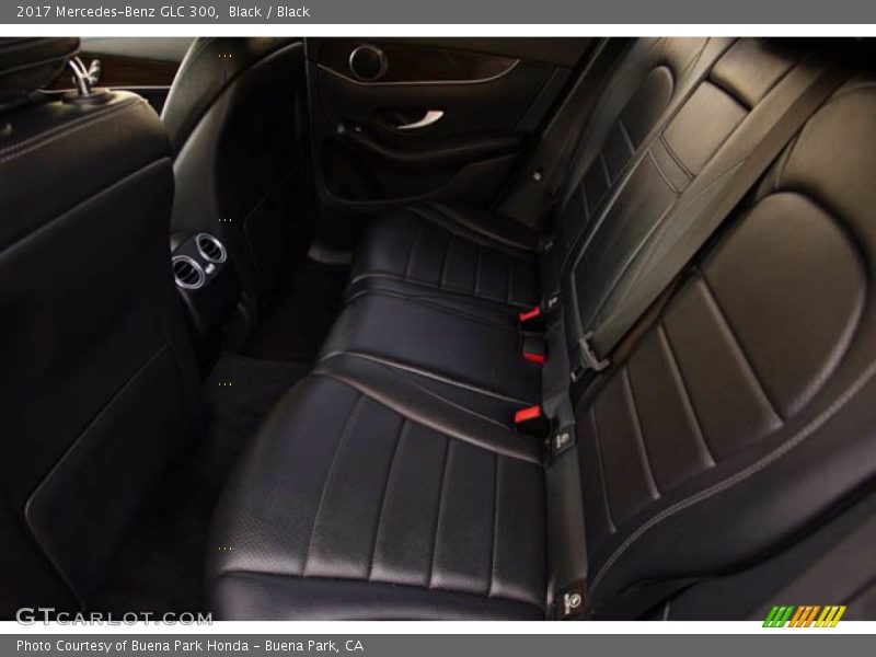 Black / Black 2017 Mercedes-Benz GLC 300
