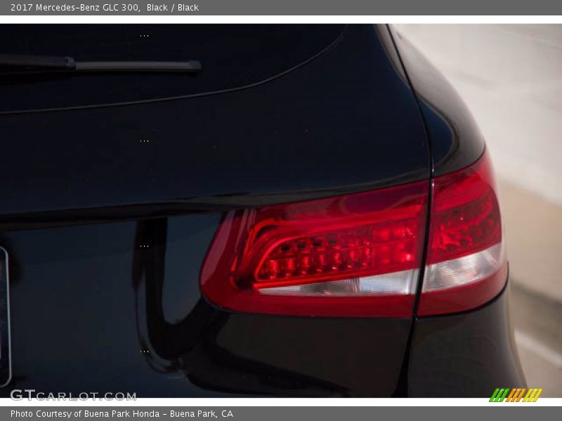 Black / Black 2017 Mercedes-Benz GLC 300