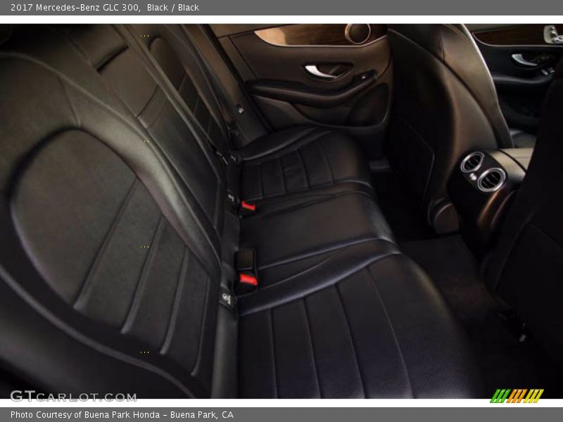 Black / Black 2017 Mercedes-Benz GLC 300