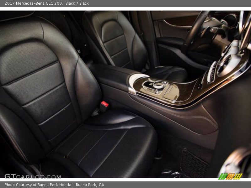 Black / Black 2017 Mercedes-Benz GLC 300