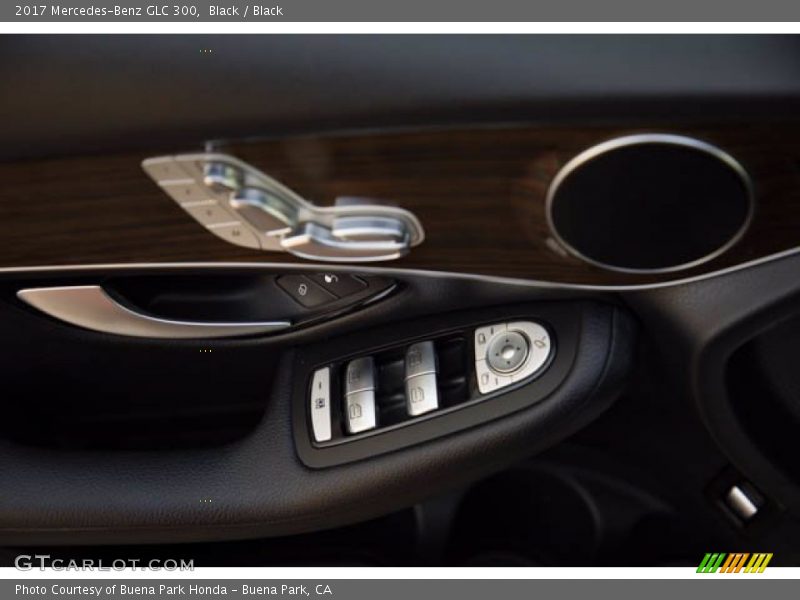 Black / Black 2017 Mercedes-Benz GLC 300