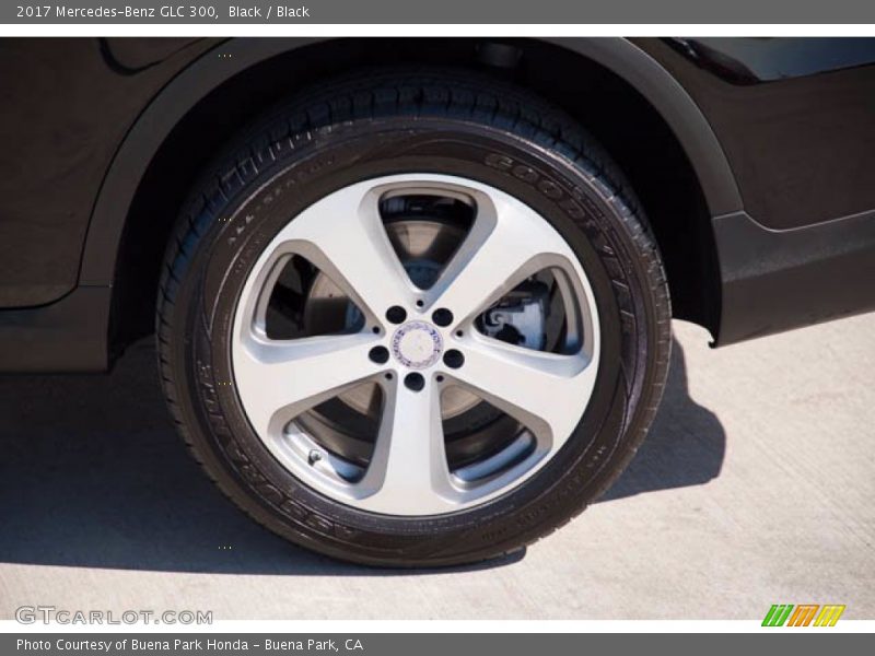 Black / Black 2017 Mercedes-Benz GLC 300
