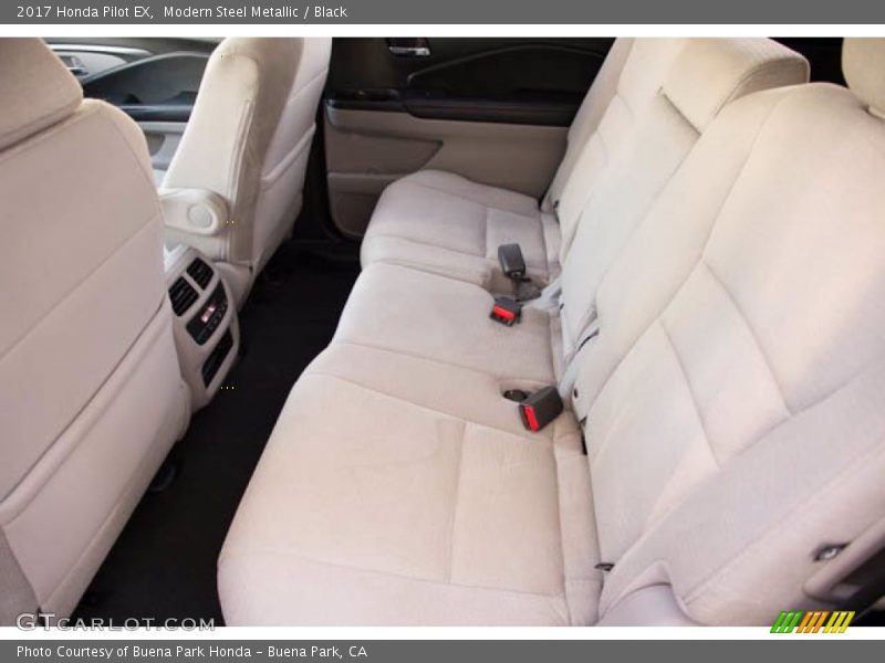 Modern Steel Metallic / Black 2017 Honda Pilot EX