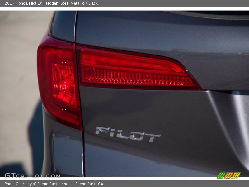 Modern Steel Metallic / Black 2017 Honda Pilot EX