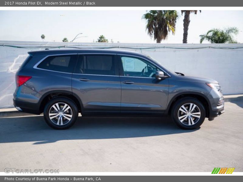 Modern Steel Metallic / Black 2017 Honda Pilot EX