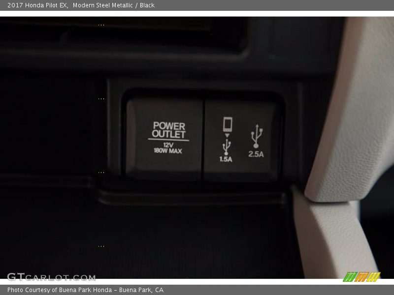 Modern Steel Metallic / Black 2017 Honda Pilot EX