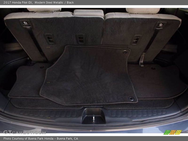 Modern Steel Metallic / Black 2017 Honda Pilot EX