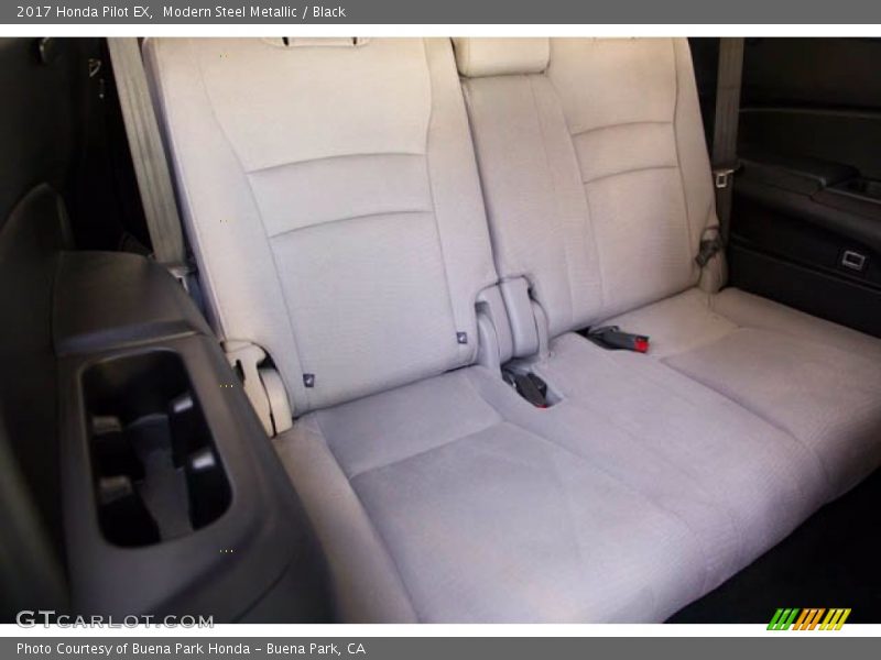 Modern Steel Metallic / Black 2017 Honda Pilot EX