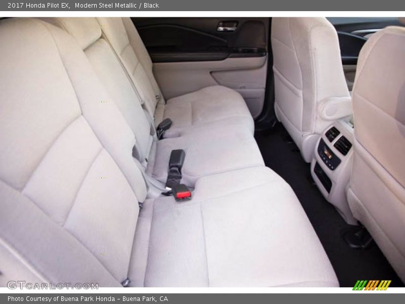 Modern Steel Metallic / Black 2017 Honda Pilot EX