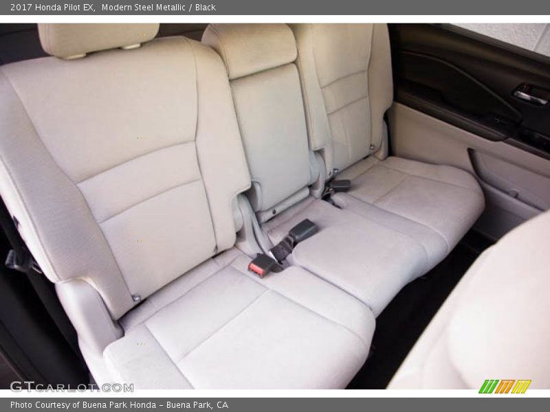 Modern Steel Metallic / Black 2017 Honda Pilot EX