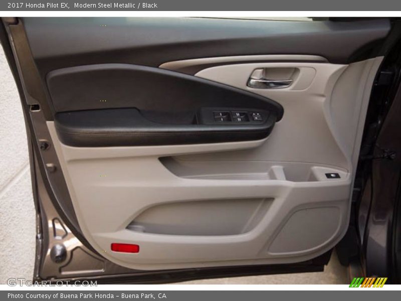 Modern Steel Metallic / Black 2017 Honda Pilot EX