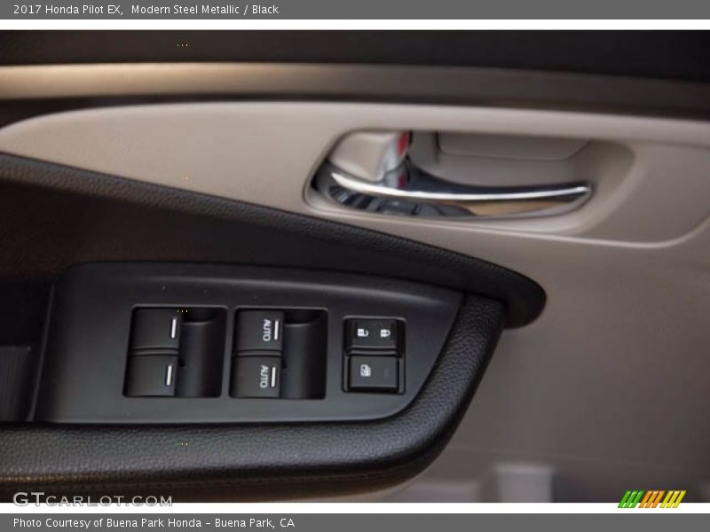 Modern Steel Metallic / Black 2017 Honda Pilot EX