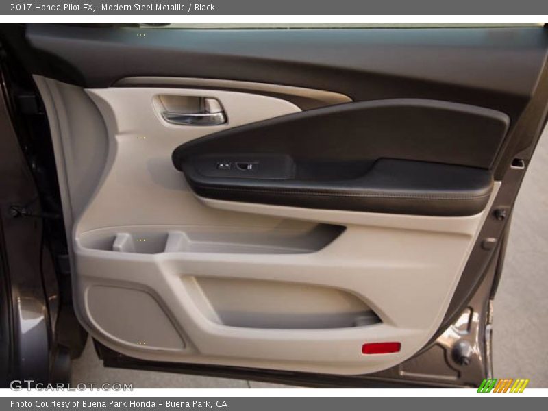 Modern Steel Metallic / Black 2017 Honda Pilot EX