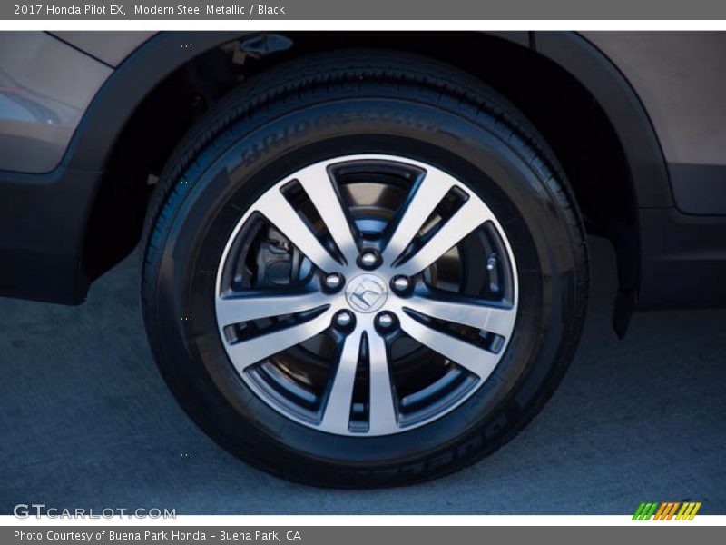 Modern Steel Metallic / Black 2017 Honda Pilot EX
