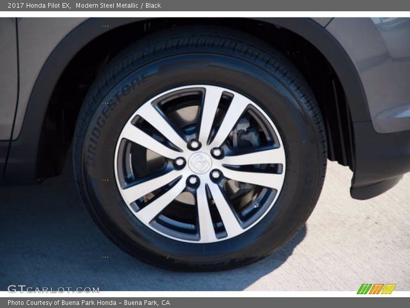 Modern Steel Metallic / Black 2017 Honda Pilot EX
