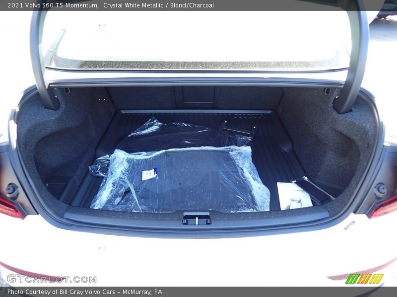 Crystal White Metallic / Blond/Charcoal 2021 Volvo S60 T5 Momentum