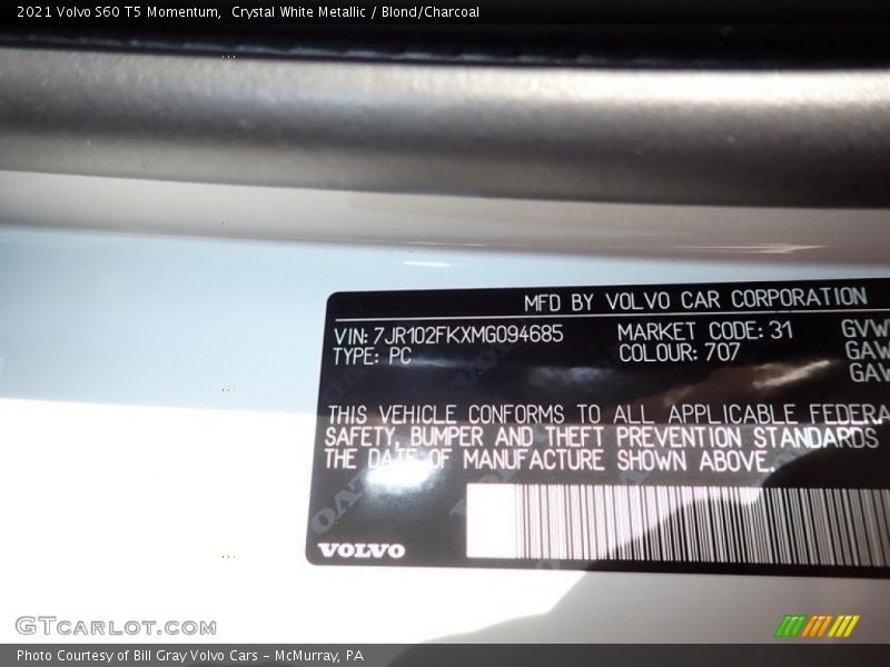 Crystal White Metallic / Blond/Charcoal 2021 Volvo S60 T5 Momentum