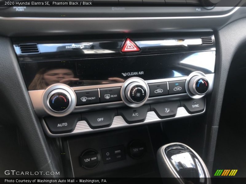 Phantom Black / Black 2020 Hyundai Elantra SE