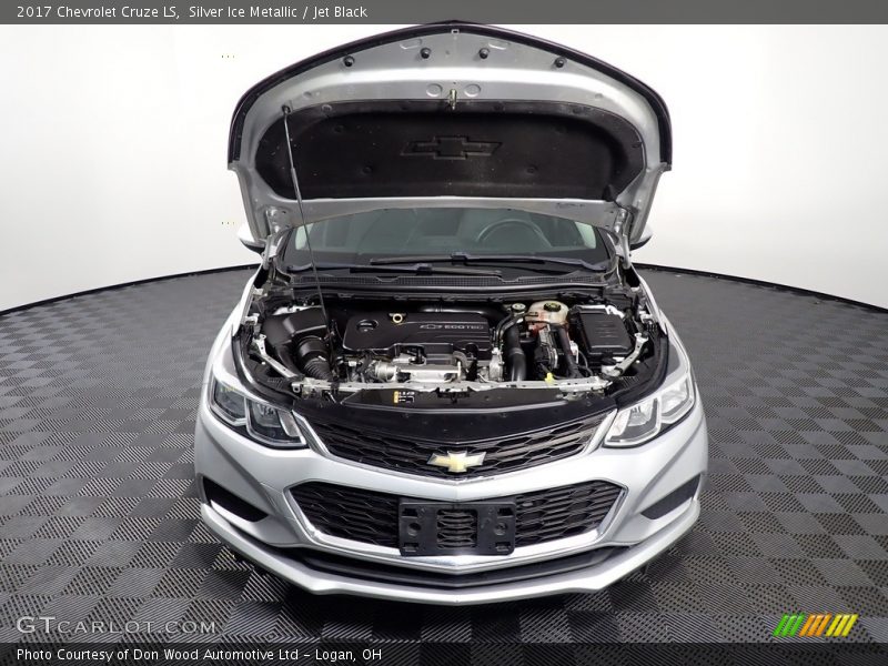Silver Ice Metallic / Jet Black 2017 Chevrolet Cruze LS