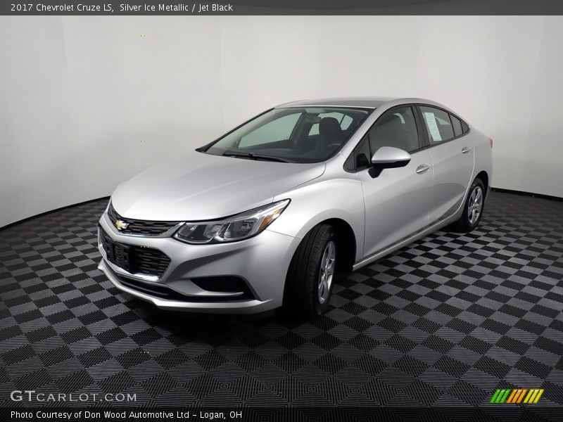 Silver Ice Metallic / Jet Black 2017 Chevrolet Cruze LS