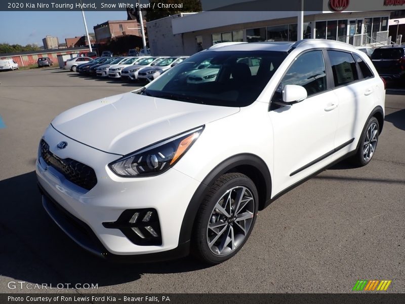 Front 3/4 View of 2020 Niro Touring Hybrid