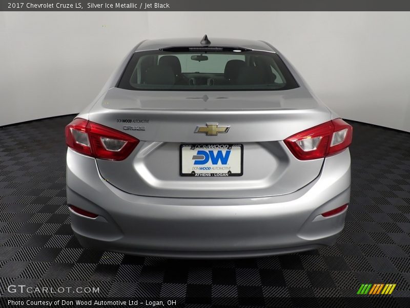 Silver Ice Metallic / Jet Black 2017 Chevrolet Cruze LS