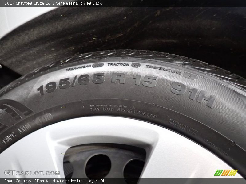 Silver Ice Metallic / Jet Black 2017 Chevrolet Cruze LS
