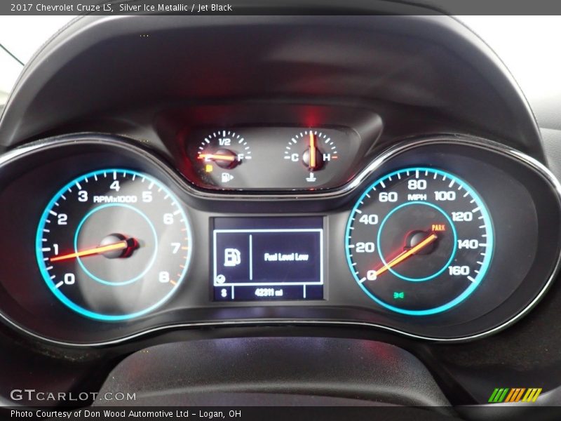 Silver Ice Metallic / Jet Black 2017 Chevrolet Cruze LS