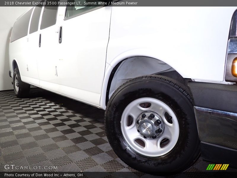 Summit White / Medium Pewter 2018 Chevrolet Express 3500 Passenger LT