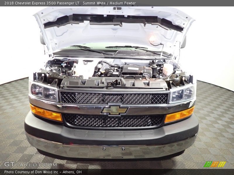 Summit White / Medium Pewter 2018 Chevrolet Express 3500 Passenger LT