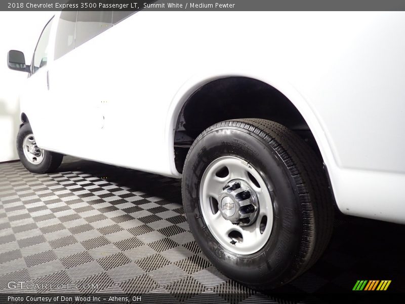 Summit White / Medium Pewter 2018 Chevrolet Express 3500 Passenger LT