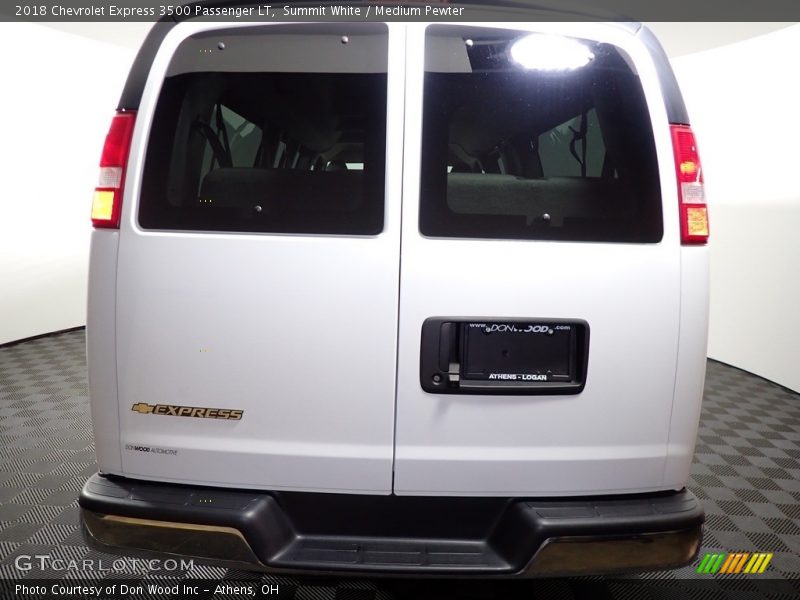Summit White / Medium Pewter 2018 Chevrolet Express 3500 Passenger LT