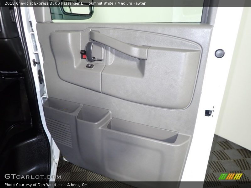Summit White / Medium Pewter 2018 Chevrolet Express 3500 Passenger LT