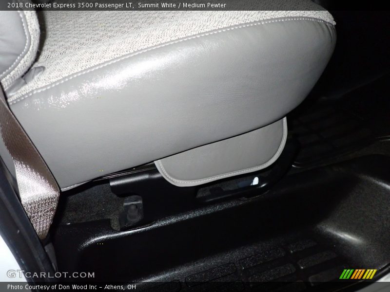 Summit White / Medium Pewter 2018 Chevrolet Express 3500 Passenger LT