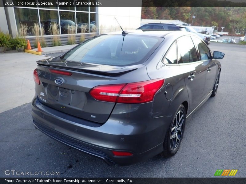Magnetic / Charcoal Black 2016 Ford Focus SE Sedan