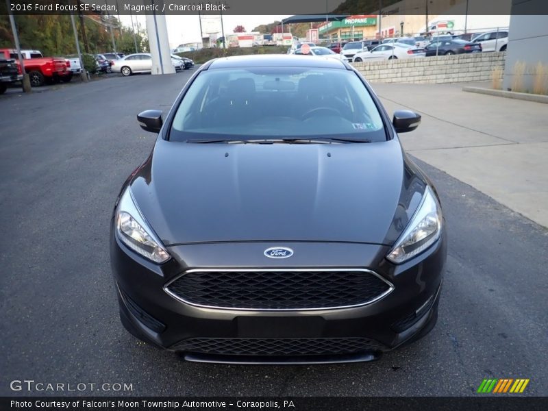 Magnetic / Charcoal Black 2016 Ford Focus SE Sedan