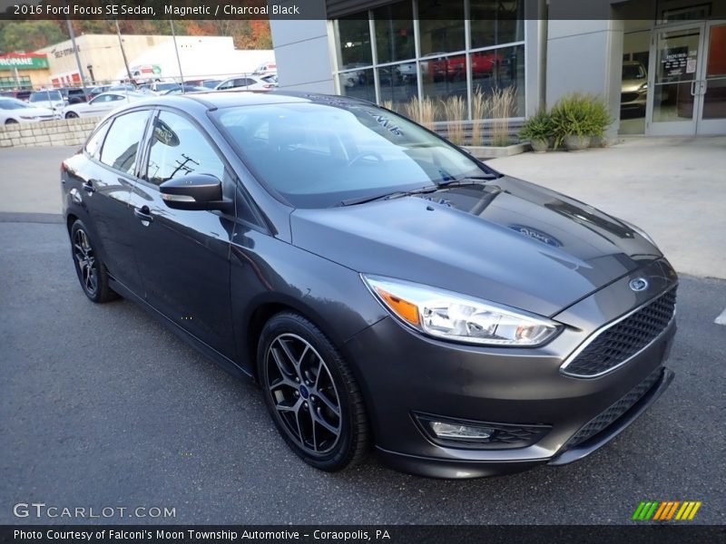 Magnetic / Charcoal Black 2016 Ford Focus SE Sedan