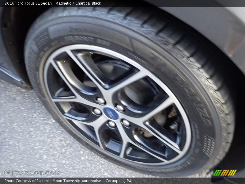 Magnetic / Charcoal Black 2016 Ford Focus SE Sedan