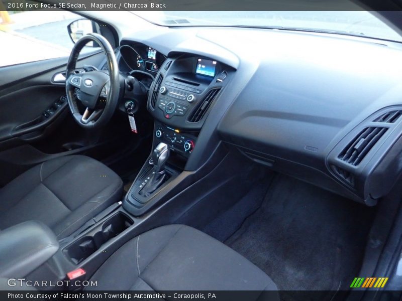 Magnetic / Charcoal Black 2016 Ford Focus SE Sedan