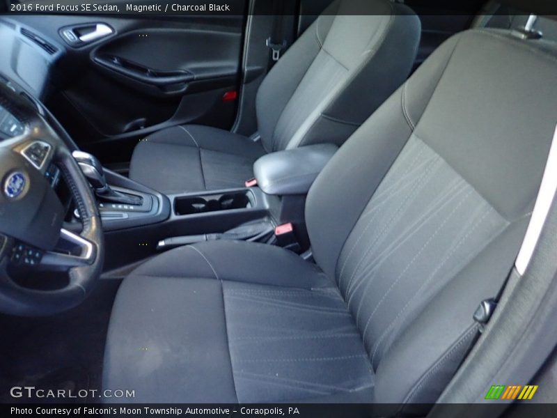 Magnetic / Charcoal Black 2016 Ford Focus SE Sedan