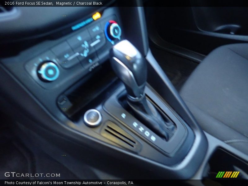 Magnetic / Charcoal Black 2016 Ford Focus SE Sedan